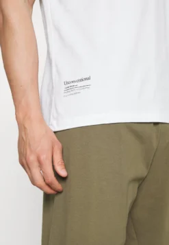 Fila Man Pyjamas - Pigiama - White/Military -Negozio al dettaglio Fila 0186cb31315d4a0fa095b378239161c2 scaled