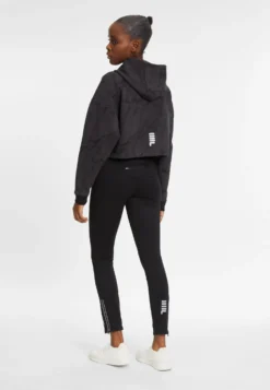 Fila Apparel Renton Aop Reflectiv Running CollantSilver Reflective Mars Aop Donna Abbigliamento 1FI41E04G-Q11 -Negozio al dettaglio Fila 027c8573d09248ceb149c5efd24a7987 scaled