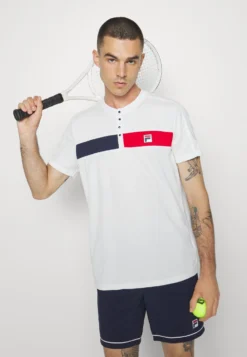 Fila EmilioT-Shirt Con StampaWhite Alyssum Uomo T-shirt E Polo 1FI42D04N-A11 -Negozio al dettaglio Fila 02d2f1caa77c4d598b97e3308db47364 scaled