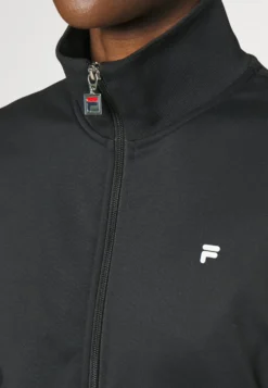 Fila Jacket TamiGiacca SportivaBlack Donna Giacche E Blazer 1FI41F018-Q11 -Negozio al dettaglio Fila 041611d7fe9b4bba86c383cfb496dbca scaled