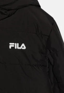 Fila Berghuelen Teens UnisexGiacca InvernaleBlack Bambini Abbigliamento Outwear 1FI26L00S-Q11 -Negozio al dettaglio Fila 08377ce2a1e34b988d12788c3932c128 scaled