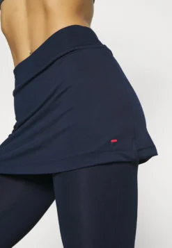 Fila Scapri SinaGonna SportivoNavy Donna Abbigliamento 1FI41E002-K13 -Negozio al dettaglio Fila 0e6269ae9fb944ec8efc93927f53184f scaled