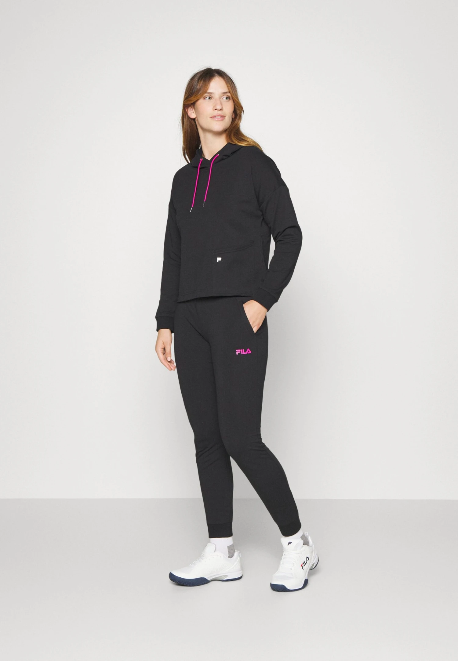 Fila MayPantaloni SportiviBlack Donna Abbigliamento 1FI41E04C-Q11 2 Fila MayPantaloni SportiviBlack Donna Abbigliamento 1FI41E04C-Q11 - immagine 2