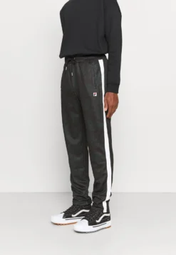Fila Chas Track PantsPantaloniSycamore Uomo Abbigliamento 1FI22E025-N11