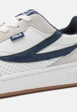 Fila Medico Footwear FashionSneakers BasseWhite/Navy Uomo Sneaker 1FI12O05T-A11 -Negozio al dettaglio Fila 0fd7ac9923d64a7690d91d9d754f1eb2 scaled