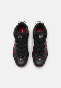 Fila SpaghettiSneakers BasseBlack/Red Uomo Sneaker 1FI12O05L-Q11 -Negozio al dettaglio Fila 12042a13e6f647c590bff4c4fa744931 scaled