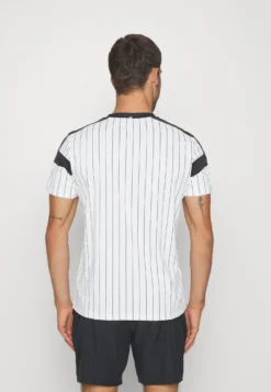 Fila Stripes JaschaT-Shirt Con StampaWhite Alyssum Uomo T-shirt E Polo 1FI42D04Q-A11 -Negozio al dettaglio Fila 121cec37000d42709543f17025dcfd9e scaled