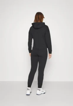 Fila MayPantaloni SportiviBlack Donna Abbigliamento 1FI41E04C-Q11 7 Fila MayPantaloni SportiviBlack Donna Abbigliamento 1FI41E04C-Q11 -Negozio al dettaglio Fila 1273be71f1144d9b88755cc5764b0d96 scaled