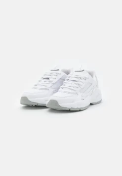 Fila Novarra - Sneakers Basse - White -Negozio al dettaglio Fila 12cb81bbbbe44fb893131690915d8643 scaled