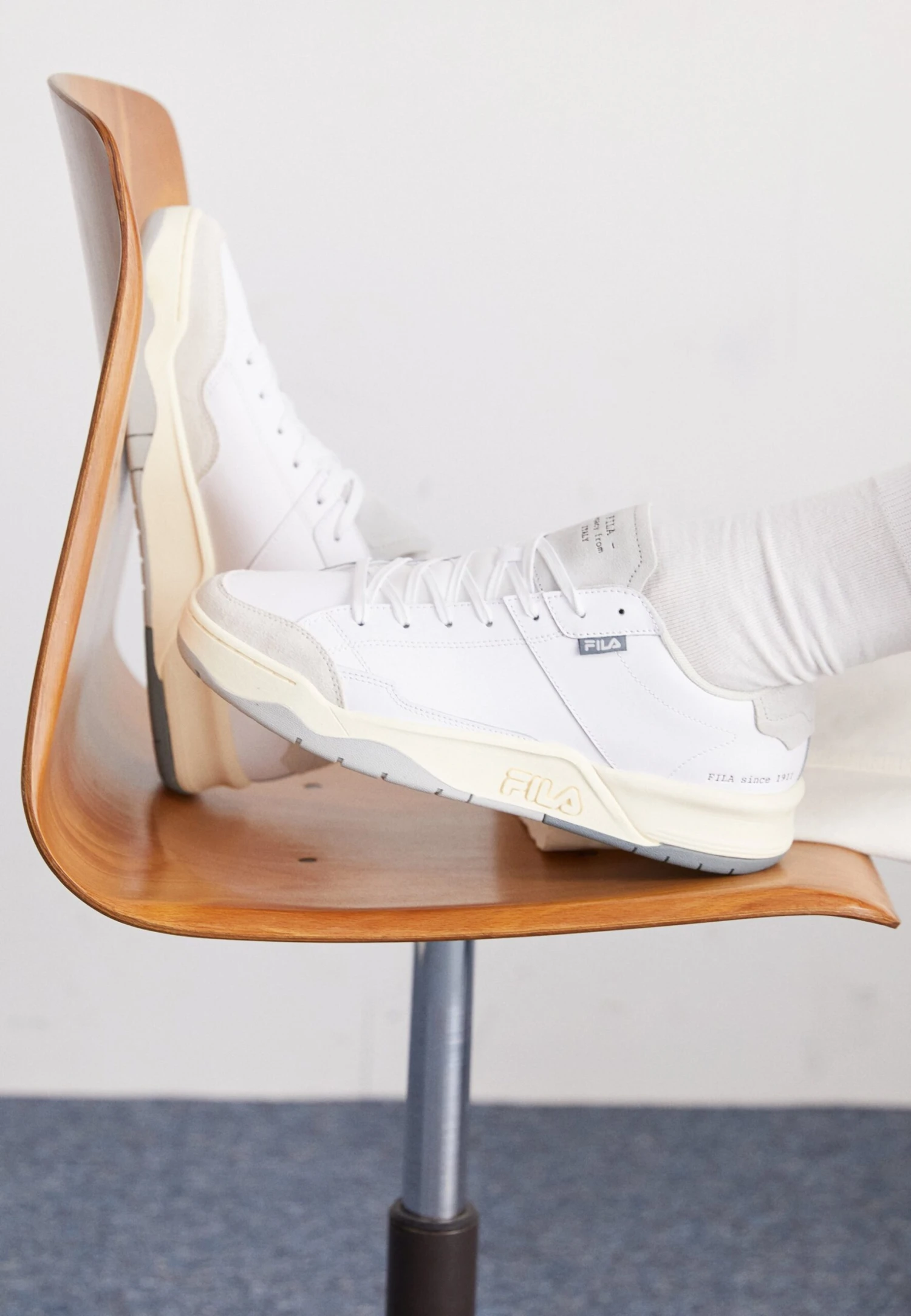 Fila AvenidaSneakers BasseWhite/Nimbus Cloud Uomo Scarpe 1FI12O05S-A11 2 Fila AvenidaSneakers BasseWhite/Nimbus Cloud Uomo Scarpe 1FI12O05S-A11 - immagine 2