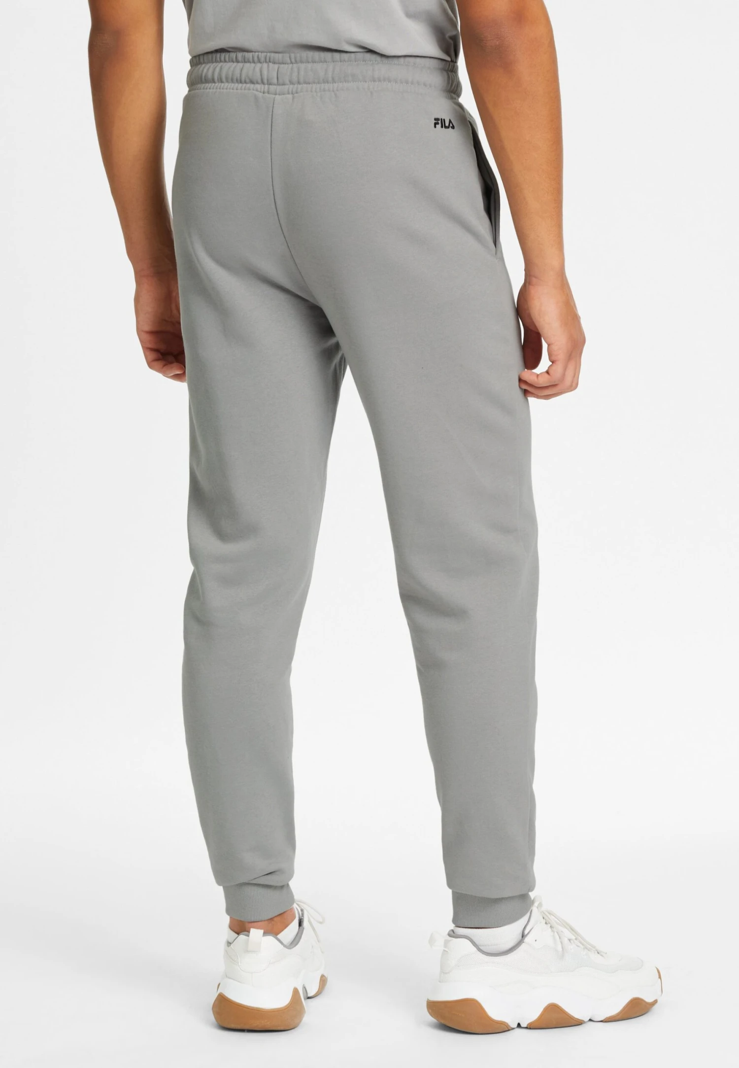 Fila Apparel Balbronn Pantaloni SportiviUltimate Gray Uomo Pantaloni Sportivi E Joggers 1FI22E049-C11 2 Fila Apparel Balbronn Pantaloni SportiviUltimate Gray Uomo Pantaloni Sportivi E Joggers 1FI22E049-C11 - immagine 2