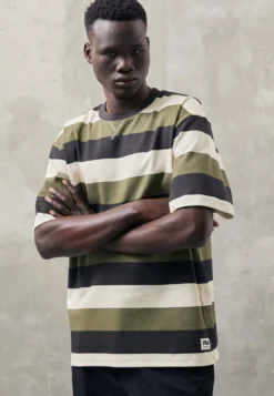 Fila Taichung Dropped Shoulder TeeT-Shirt Con StampaOlive Night Uomo T-shirt E Polo 1FI22O074-N11
