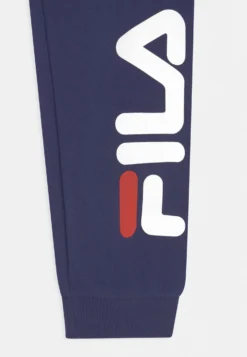 Fila Songe Classic Logo UnisexPantaloni SportiviMedieval Blue Bambini Pantaloni 1FI26B00H-K11 5 Fila Songe Classic Logo UnisexPantaloni SportiviMedieval Blue Bambini Pantaloni 1FI26B00H-K11 -Negozio al dettaglio Fila 1cfa4e4e4d594e118d4cf3945943d1b7 scaled