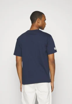 Fila Tripoli UnisexT-Shirt Con StampaBlack Iris Uomo Abbigliamento 1FI210013-K11 -Negozio al dettaglio Fila 1efecee46e5149478f4fc76e5881ee62 scaled