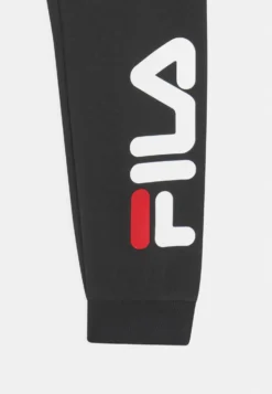 Fila Songe Classic Logo UnisexPantaloni SportiviMoonless Night Bambini Pantaloni 1FI26B00J-Q11 5 Fila Songe Classic Logo UnisexPantaloni SportiviMoonless Night Bambini Pantaloni 1FI26B00J-Q11 -Negozio al dettaglio Fila 1f17bdc125c5462c92d4e8c1a993b802 scaled