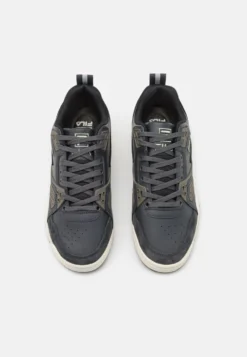 Fila Casim Sneakers BassePhantom/Olive Night Uomo Scarpe 1FI12O05I-K11 -Negozio al dettaglio Fila 20fb8ad9b9ff42c1a7b5918f02fb4d0f scaled