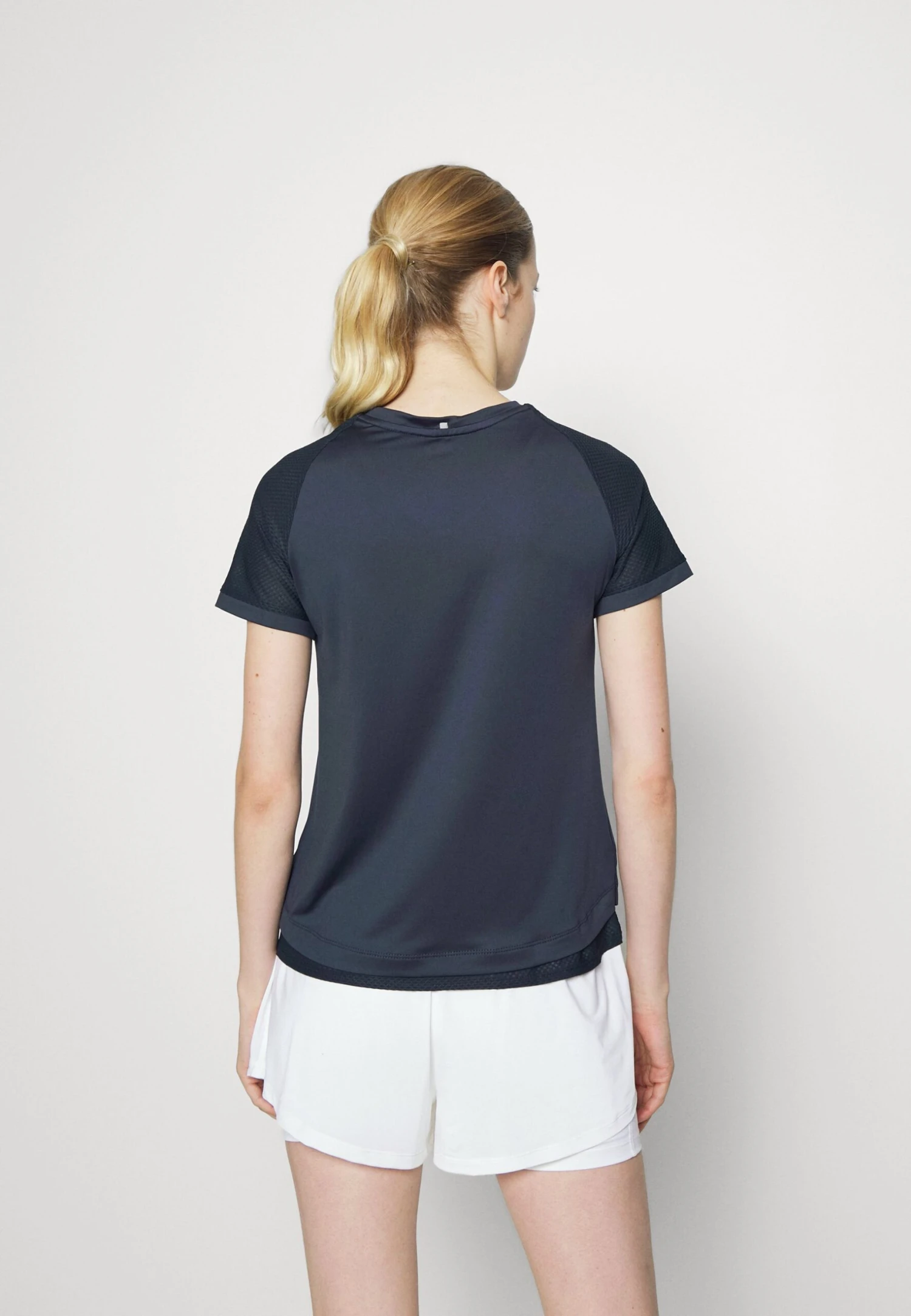 Fila JohannaT-Shirt BasicPeacoat Blue Donna Abbigliamento 1FI41D03C-K11 3 Fila JohannaT-Shirt BasicPeacoat Blue Donna Abbigliamento 1FI41D03C-K11 - immagine 3