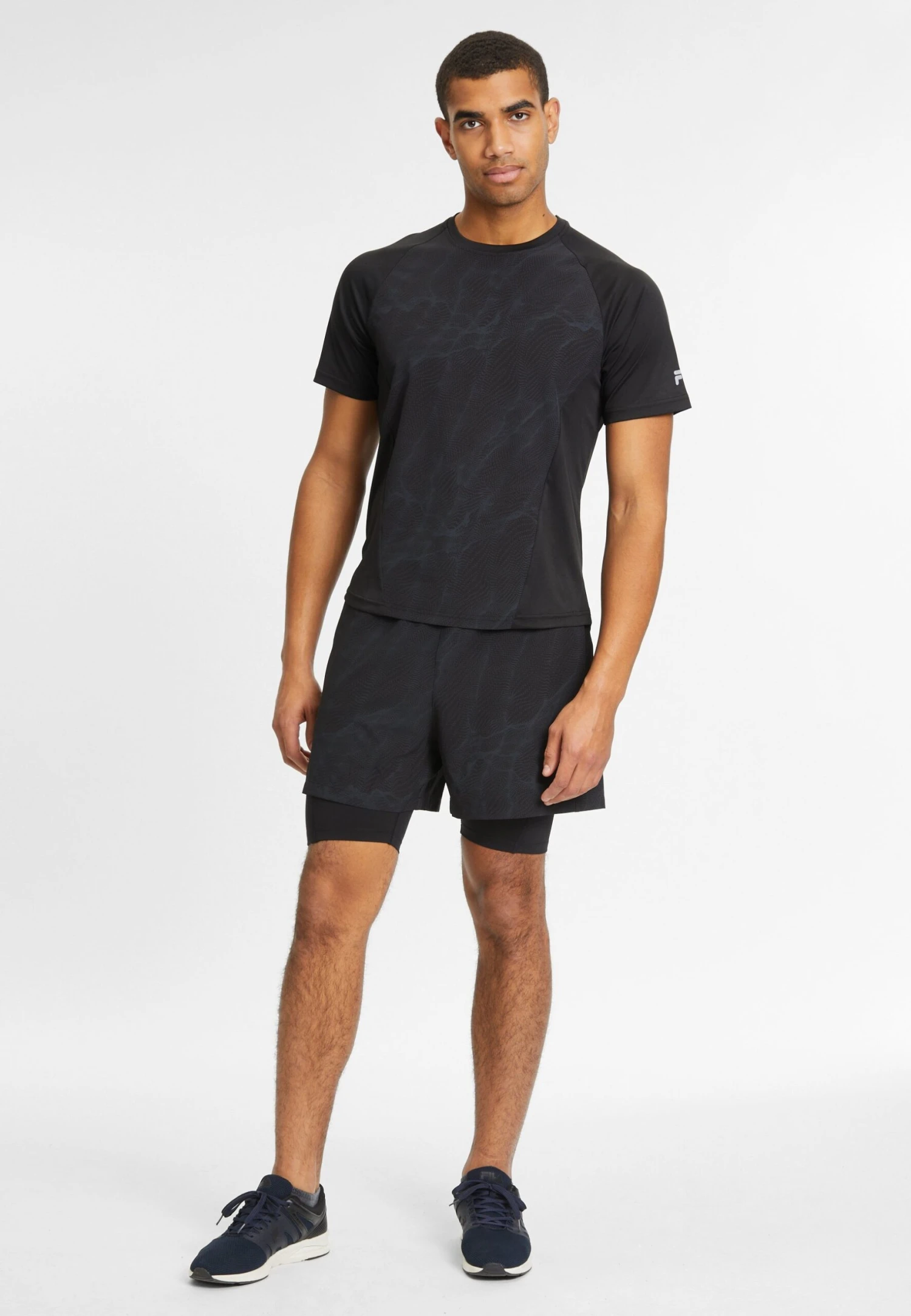 Fila Apparel Royan AopT-Shirt Con StampaPhantom Mars Aop Uomo Abbigliamento 1FI42D04V-Q11 2 Fila Apparel Royan AopT-Shirt Con StampaPhantom Mars Aop Uomo Abbigliamento 1FI42D04V-Q11 - immagine 2