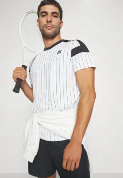 Fila Stripes JaschaT-Shirt Con StampaWhite Alyssum Uomo T-shirt E Polo 1FI42D04Q-A11 -Negozio al dettaglio Fila 2503d5a71f7544069532159a73982d3e scaled
