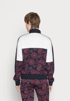 Fila Caliste Track JacketGiacca SportivaBaroque Rose Donna Giacche E Blazer 1FI21G01F-K11 7 Fila Caliste Track JacketGiacca SportivaBaroque Rose Donna Giacche E Blazer 1FI21G01F-K11 -Negozio al dettaglio Fila 26b219b8ba584263abc98bfaad6df4b0 scaled