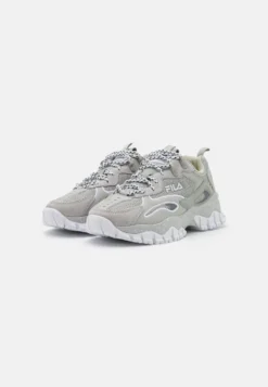 Fila Ray Tracer Tr2 - Sneakers Basse - Gray/White 8 Fila Ray Tracer Tr2 - Sneakers Basse - Gray/White -Negozio al dettaglio Fila 26d368876f084f59b8b69c2235fc30da scaled