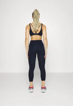 Fila Capri Leggings NalaCollantNavy Donna Abbigliamento 1FI41E03M-K11 7 Fila Capri Leggings NalaCollantNavy Donna Abbigliamento 1FI41E03M-K11 -Negozio al dettaglio Fila 2d0f5a7be08e46fb95d9c8522c9692ea scaled