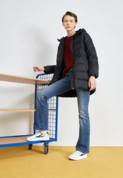 Fila SevaroSneakers BasseWhite/Navy Donna Sneakers 1FI11A0DS-A12 -Negozio al dettaglio Fila 2e7c207b8e354533be2e0f17bc182b37 scaled