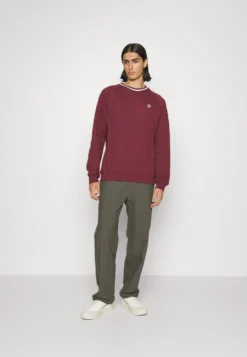 Fila Bilecik Raglan Crew FelpaTawny Port Uomo Maglieria E Felpe 1FI21001G-G11 11 Fila Bilecik Raglan Crew FelpaTawny Port Uomo Maglieria E Felpe 1FI21001G-G11 -Negozio al dettaglio Fila 302fd8728eb2475a9de3e7aaad437ab9 scaled