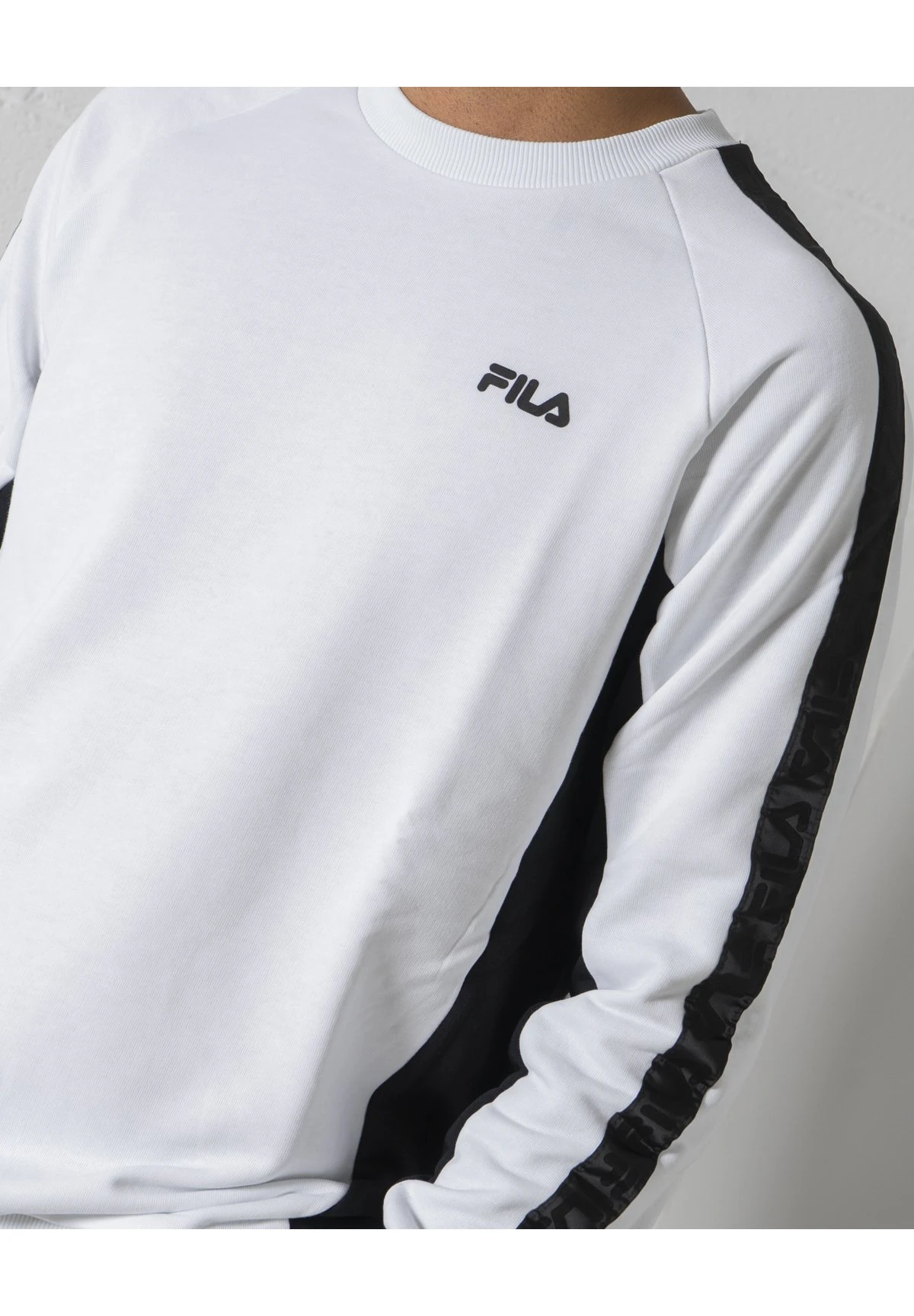 Fila Maglietta A Manica LungaWhite Uomo T-shirt E Polo 1FI22D000-A11 4 Fila Maglietta A Manica LungaWhite Uomo T-shirt E Polo 1FI22D000-A11 - immagine 4