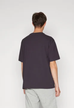 Fila Croix Tee UnisexT-Shirt Con StampaPhantom Donna T-shirt E Top 1FI21001A-Q11 -Negozio al dettaglio Fila 338be11700d64e5b969befcd73dc86bc scaled