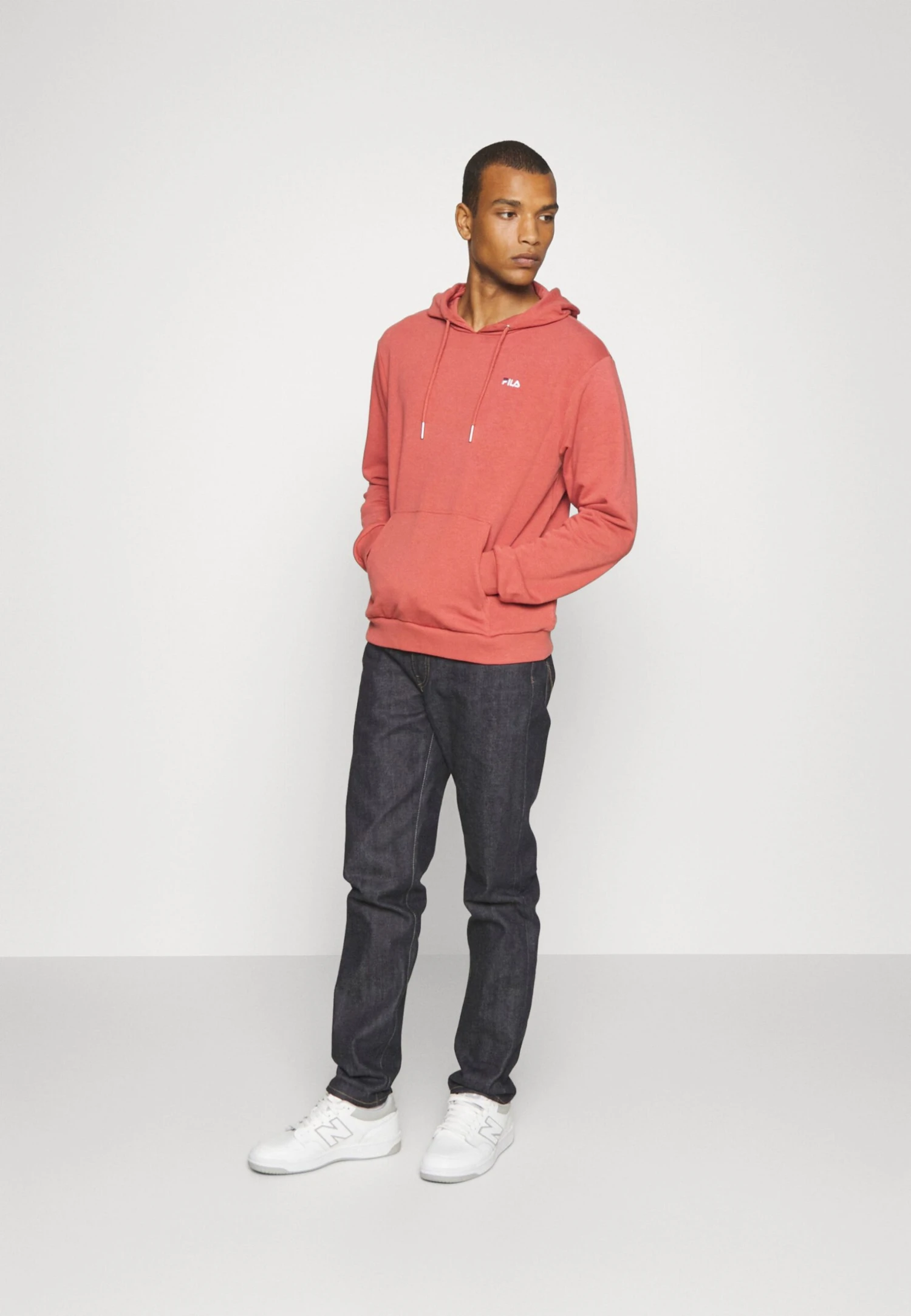 Fila Bengel Regular HoodyFelpa Con CappuccioMarsala Uomo Maglieria E Felpe 1FI210017-G11 2 Fila Bengel Regular HoodyFelpa Con CappuccioMarsala Uomo Maglieria E Felpe 1FI210017-G11 - immagine 2