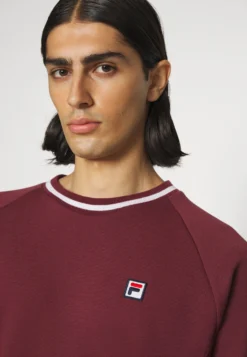 Fila Bilecik Raglan Crew FelpaTawny Port Uomo Maglieria E Felpe 1FI21001G-G11 13 Fila Bilecik Raglan Crew FelpaTawny Port Uomo Maglieria E Felpe 1FI21001G-G11 -Negozio al dettaglio Fila 340ef5c749924f7998f051b62b2fc5a0 scaled