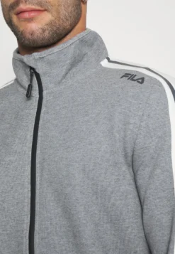 Fila NeilFelpa Con ZipDark Grey Melange Uomo Abbigliamento 1FI42F01R-C11 11 Fila NeilFelpa Con ZipDark Grey Melange Uomo Abbigliamento 1FI42F01R-C11 -Negozio al dettaglio Fila 34a5b2cb9f944e9096dedf8d87be4c16 scaled