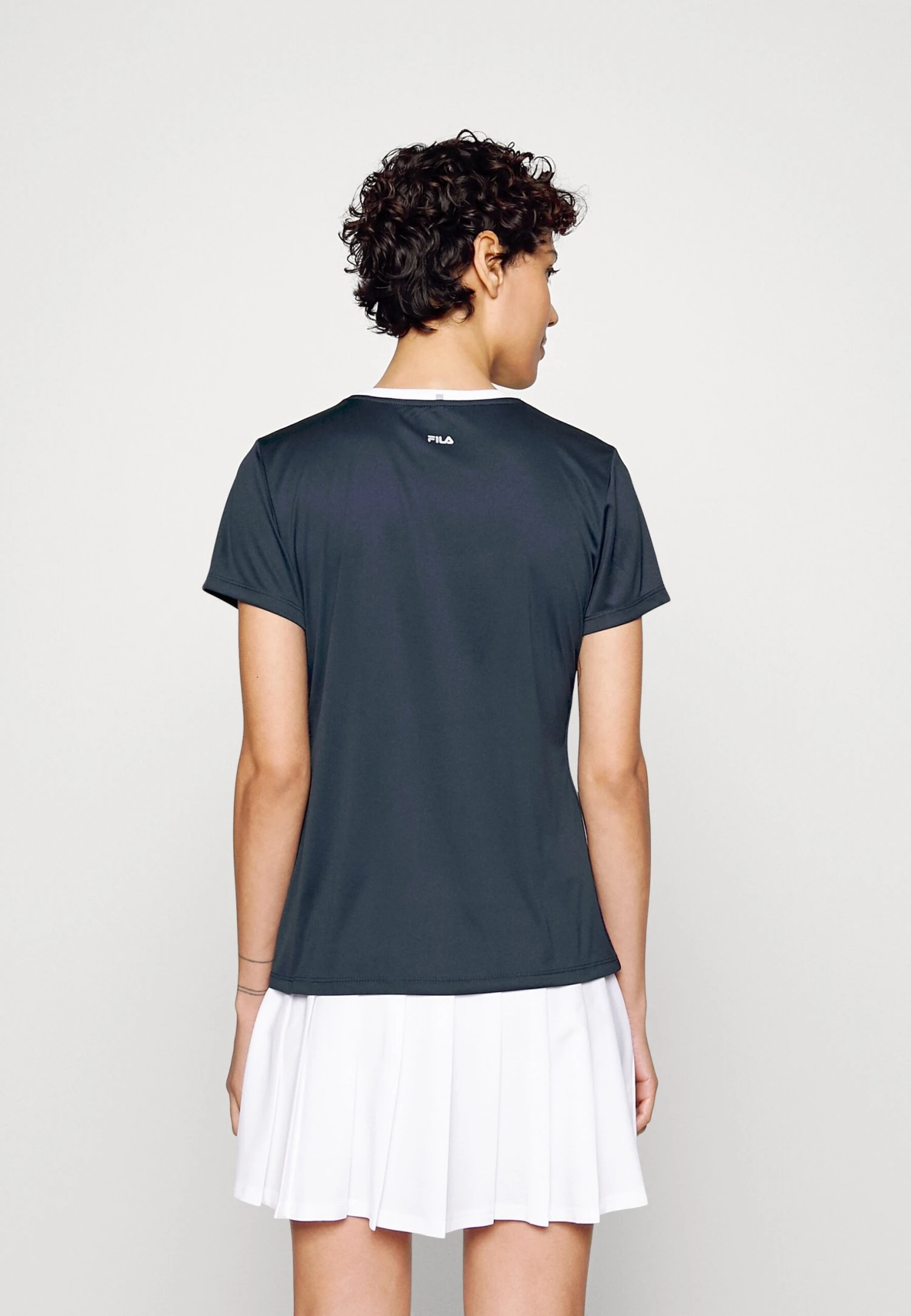 Fila LucyT-Shirt SportPeacoat Blue Donna Abbigliamento 1FI41D03I-K11 3 Fila LucyT-Shirt SportPeacoat Blue Donna Abbigliamento 1FI41D03I-K11 - immagine 3