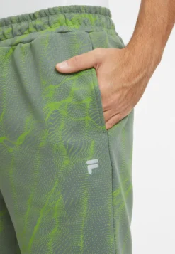 Fila Apparel Rilo AopPantaloni SportiviJasmine Green Mars Aop Uomo Pantaloni 1FI22F01Y-M11 -Negozio al dettaglio Fila 36d54af71ba6400fa70c3ae6160ee831 scaled
