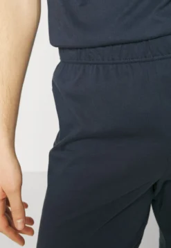 Fila Man PigiamaNavy Uomo Per La Notte 1FI82M00R-K11 13 Fila Man PigiamaNavy Uomo Per La Notte 1FI82M00R-K11 -Negozio al dettaglio Fila 3984d2f4012a47cf984862729b95567c scaled