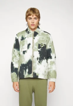 Fila Cossonay Light Padded JacketGiacca Da Mezza StagioneGreen Uomo Giacche 1FI22T03M-T11 -Negozio al dettaglio Fila 3d457a56444849d6b28af56a0fcc5e16 scaled