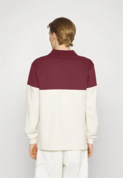 Fila Toyohashi Long SleeveMaglietta A Manica LungaWhitecap Gray/Tawny Port Uomo T-shirt E Polo 1FI22P00V-A11 -Negozio al dettaglio Fila 3d599a7d01a447de8b2fec601fd7c639 scaled