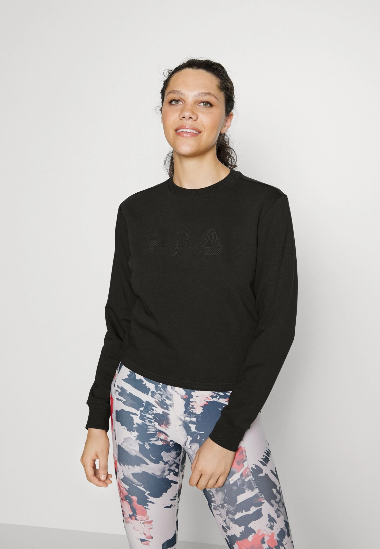 Fila Bevaix Cropped CrewFelpaMoonless Night Donna Felpe 1FI41G01P-Q11 1 Fila Bevaix Cropped CrewFelpaMoonless Night Donna Felpe 1FI41G01P-Q11