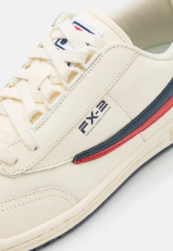 Fila Original Tennis 83 UnisexSneakers BasseAntique White Uomo Sneaker 1FI15O00X-A11 -Negozio al dettaglio Fila 4221ab44f64f4c9985af046d9f1afdda scaled