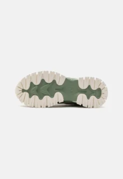 Fila Ray TracerSneakers BasseOil Green/Marshmallow Uomo Scarpe 1FI12O05W-N11 10 Fila Ray TracerSneakers BasseOil Green/Marshmallow Uomo Scarpe 1FI12O05W-N11 -Negozio al dettaglio Fila 4246116dbde44eab9510e108939b18d5 scaled