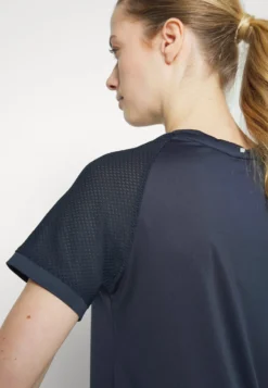 Fila JohannaT-Shirt BasicPeacoat Blue Donna Abbigliamento 1FI41D03C-K11 11 Fila JohannaT-Shirt BasicPeacoat Blue Donna Abbigliamento 1FI41D03C-K11 -Negozio al dettaglio Fila 4282d5b4b3a040c28fd69a0bf52b1136 scaled