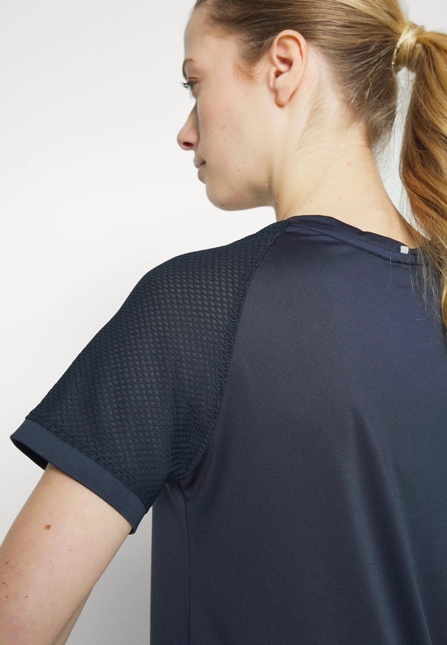 Fila JohannaT-Shirt BasicPeacoat Blue Donna Abbigliamento 1FI41D03C-K11 4 Fila JohannaT-Shirt BasicPeacoat Blue Donna Abbigliamento 1FI41D03C-K11 - immagine 4