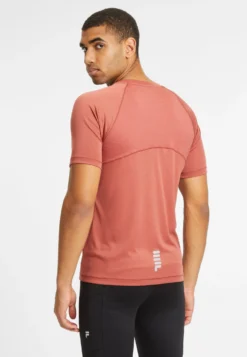 Fila Apparel RidgecrestT-Shirt Con StampaMarsala Uomo T-shirt E Polo 1FI42D04U-G11 9 Fila Apparel RidgecrestT-Shirt Con StampaMarsala Uomo T-shirt E Polo 1FI42D04U-G11 -Negozio al dettaglio Fila 43fcbc5ab29a4e60893d61ff7bc9303c scaled