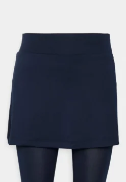 Fila Scapri SinaGonna SportivoNavy Donna Abbigliamento 1FI41E002-K13 -Negozio al dettaglio Fila 46e4b304b11f4d98a0a50a6ebab54990 scaled