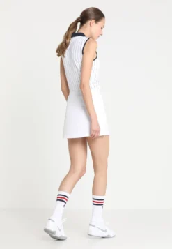 Fila Skort ShivaGonna SportivoWeiß Donna Abbigliamento 1FI41B005-002 -Negozio al dettaglio Fila 46e6b7b64f62452f912333e6eb907afa