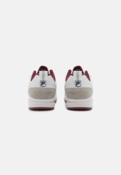 Fila Casim- Sneakers Basse - White/Tawny Port -Negozio al dettaglio Fila 492c4823ed4845798be02ce730768297 scaled