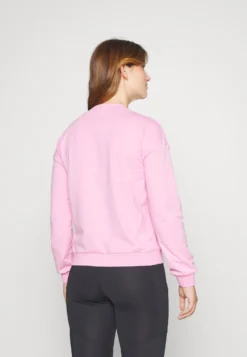 Fila ElodieFelpaBegonia Pink Donna Felpe 1FI41G022-J11 -Negozio al dettaglio Fila 4975c9c71873454a88a27a2d85a4c052 scaled