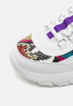 Fila Strada - Sneakers Basse - White -Negozio al dettaglio Fila 49b713183dee4fcdae33e86722bbcf81 scaled