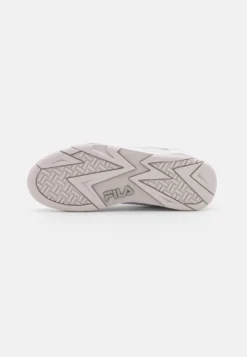 Fila CasimSneakers BasseWhite/Nimbus Cloud Donna Sneakers 1FI11A0BE-A11 -Negozio al dettaglio Fila 4bd4b2491e9f452381b6d1248f8fd984 scaled